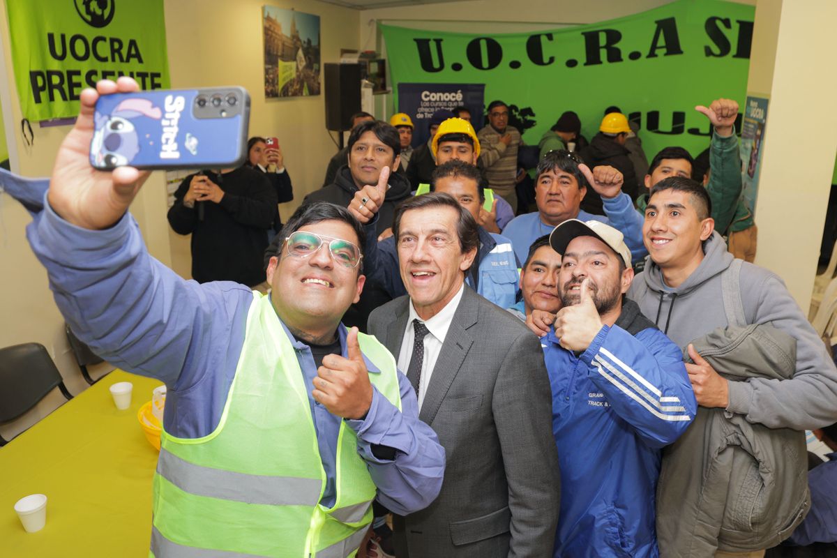 Carlos Sadir entregó certificados de capacitación en electricidad en la sede de UOCRA Jujuy