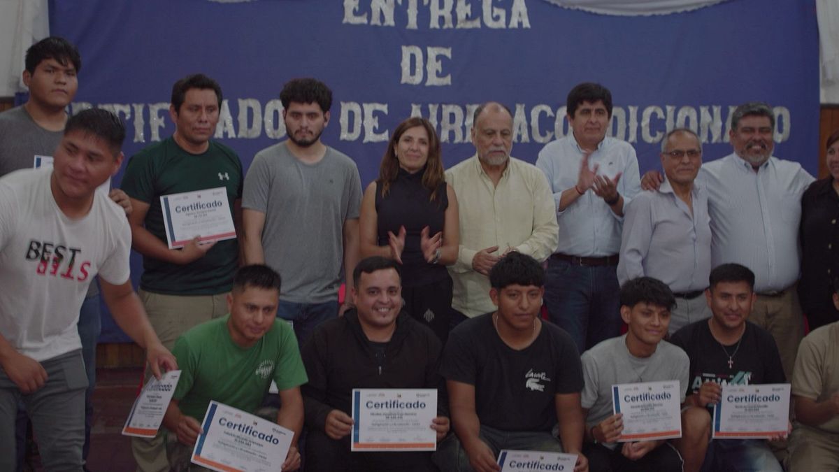 Vecinos de La Mendieta recibieron certificados en oficios con salida laboral inmediata