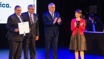 Morales entregó títulos y tomó juramento a 62 licenciados y licenciadas del IUPS