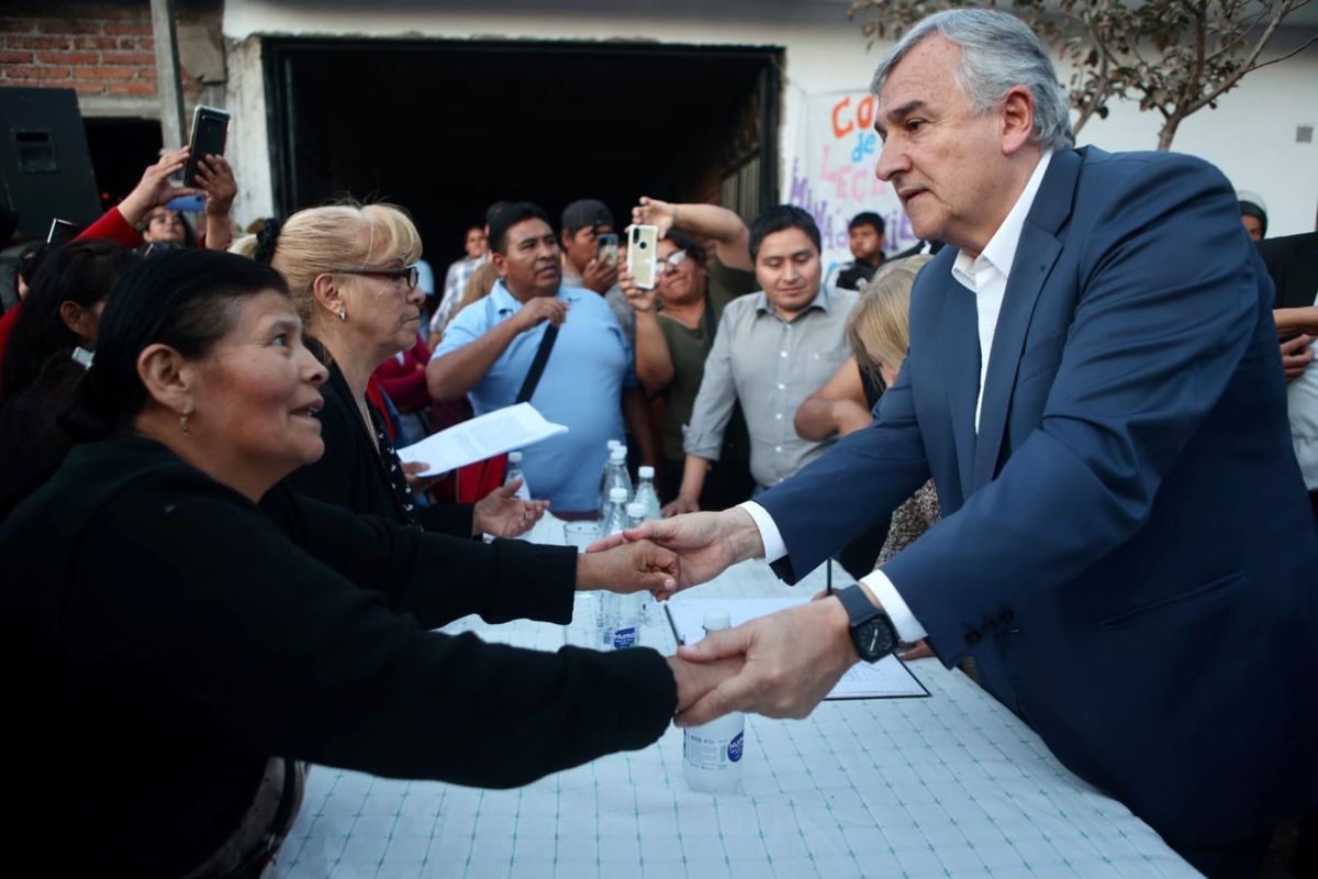El gobernador Morales se reunió con vecinos del barrio La Esperanza de Perico