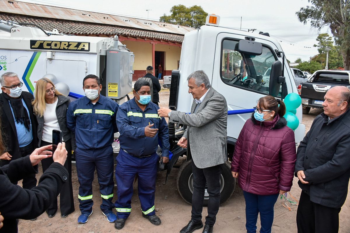 Morales entregó camión recolector en Rosario de Río Grande