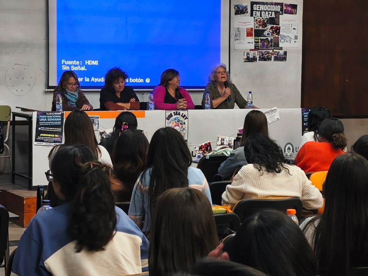 Profesionales de Desarrollo Humano comparten sus experiencias a estudiantes Profesionales de Desarrollo Humano comparten sus experiencias a estudiantes