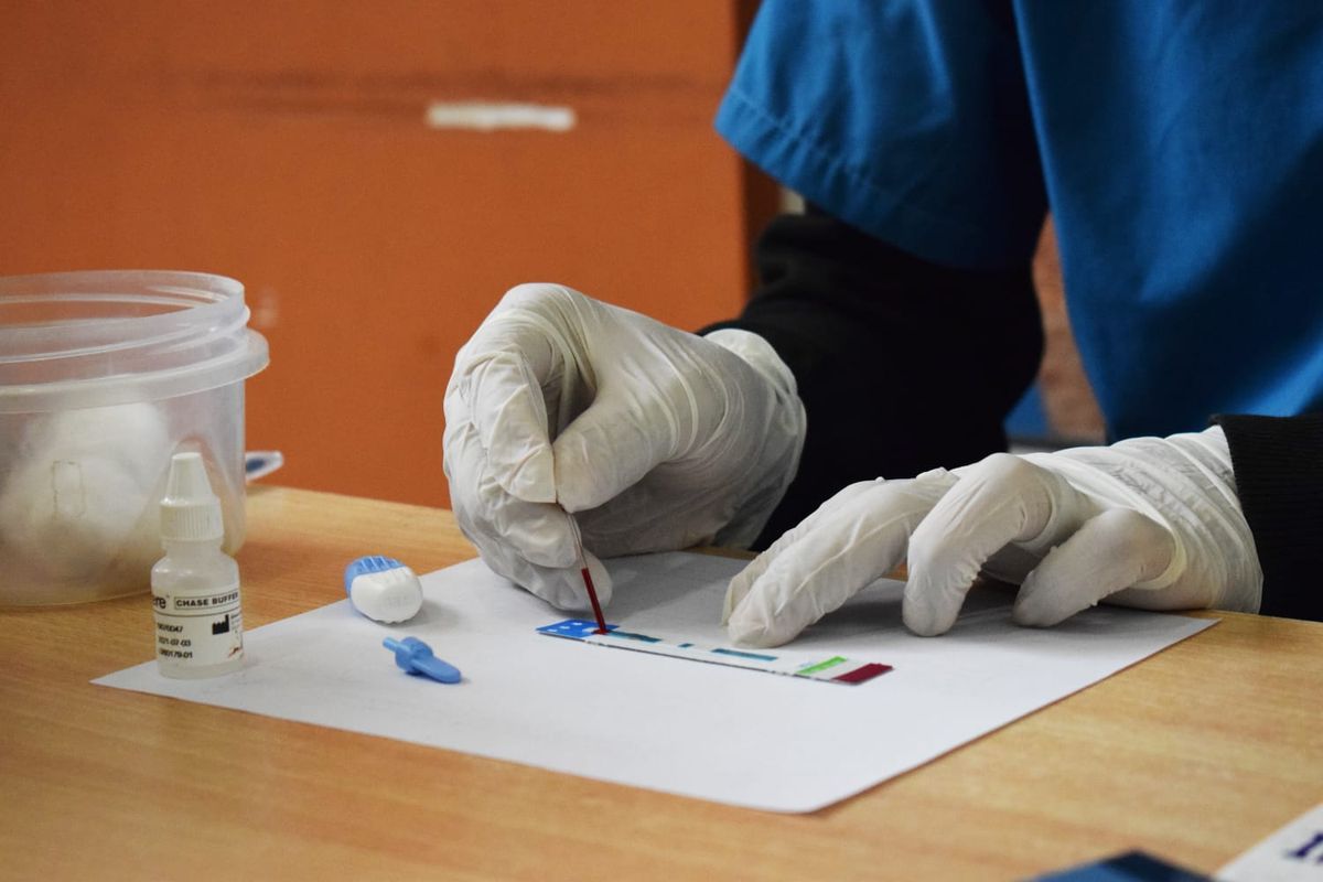 Uso de preservativo y testeo aseguran cuidado y detección temprana frente al VIH