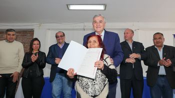 palpala: el gobernador encabezo acto de entrega de escrituras