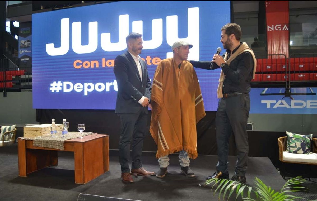 Inspiradora charla brindó Sergio Cachito Vigil