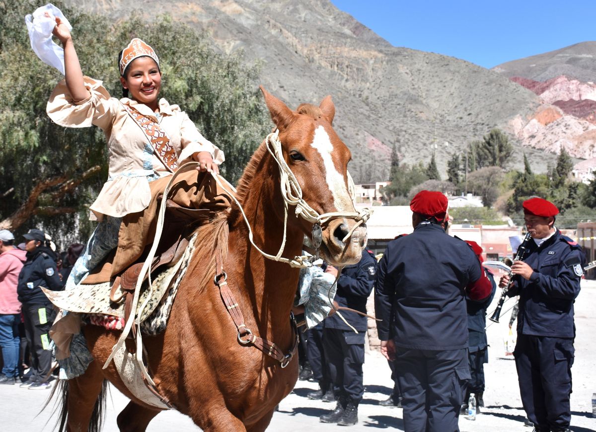 Junto al pueblo de Purmamarca en las fiestas patronales