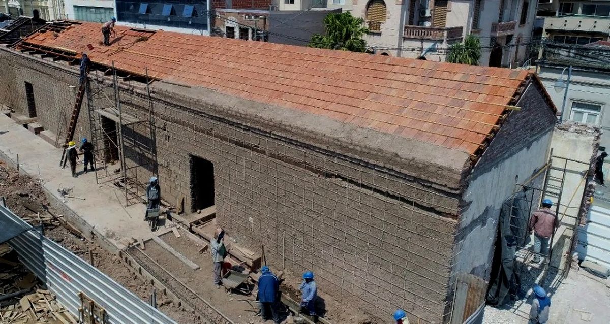 Imagen de archivo. La puesta en valor del edificio del Cabildo implic tcicas antiguas como el drizado