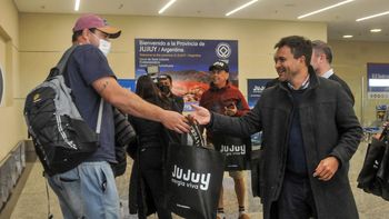La provincia recibió el primer vuelo desde Iguazú