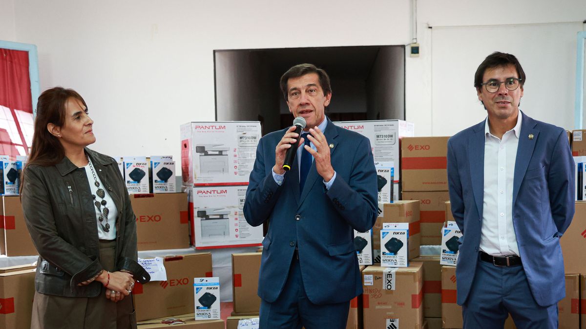 Sadir entregó nuevo equipamiento tecnológico a dependencias del Ministerio de Educación