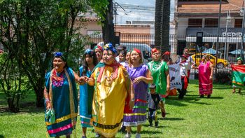 Comunidades guaraníes realizaron la ceremonia de apertura del Arete Guazú en Plaza España