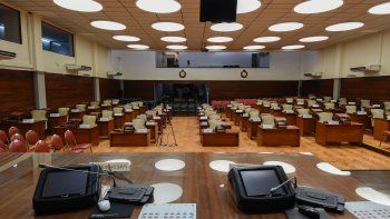 Estrado desde el que el gobernador, Carlos Sadir, dirigirá su discurso al auditorio y a los jujeños, y dejará abierto el periodo de sesiones ordinarias en la Legislatura Provincial. 