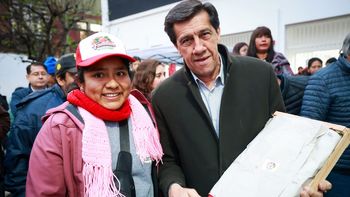 El gobernador destacó el impacto de la producción de frutilla en la generación de empleo