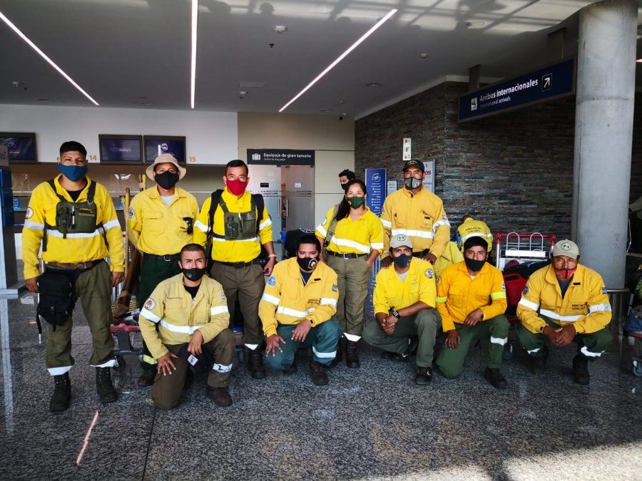 Los diez combatientes de incendios forestales del Ministerio de Ambiente de Jujuy.