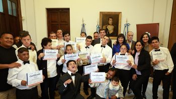 El gobernador entregó certificados de capacitación a personas con discapacidad
