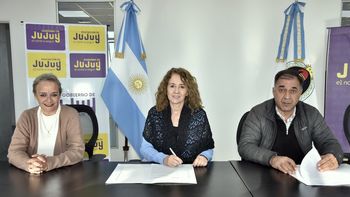 firma de contrato para la construccion de la escuela de formacion profesional n°9 de san pedro