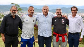 El Gobernador recibió a las leyendas de River y Boca