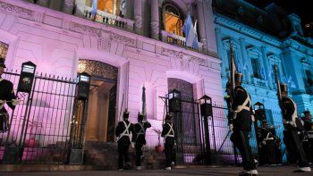 se realizo el tradicional cambio de guardia de honor en casa de gobierno