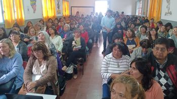 la ministra de educacion asistio a un encuentro de formacion de directivos de escuelas de 3ra y 4ta categoria