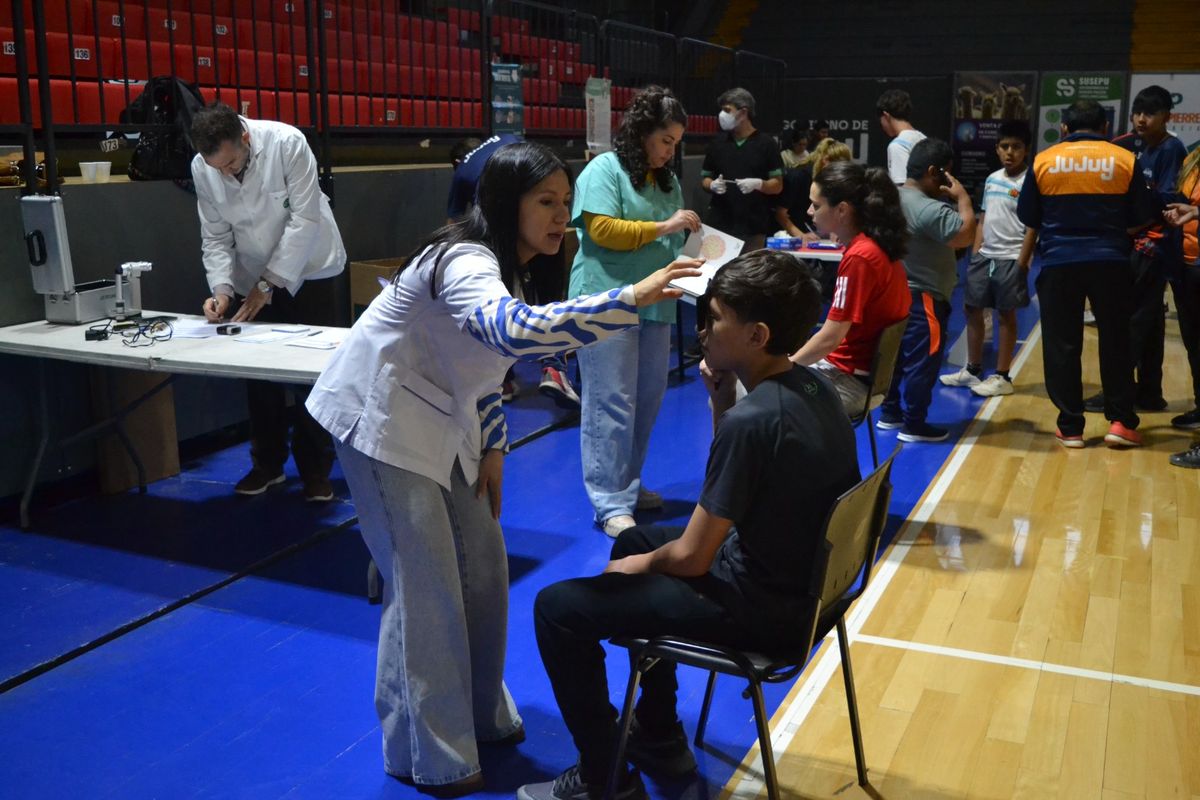 Profesionales médicos destacaron la iniciativa del Gobierno en realizar una revisión médica para deportistas federados Profesionales médicos destacaron la iniciativa del Gobierno en realizar una revisión médica para deportistas federados