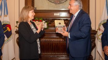 para el gobernador el libro tierra ardiente es un gran aporte a la historia de jujuy para el gobernador el libro tierra ardiente es un gran aporte a la historia de jujuy