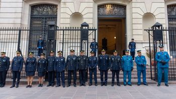 semana de mayo: se realizo el tradicional izamiento de banderas en casa de gobierno