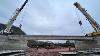 Las obras para puente sobre río El Molino, cerca del El Fuerte, son aprte del Plan Maestro Plurianual de Desarrollo Jujuy 2021-2023, y ya tienen un avance del 85%.