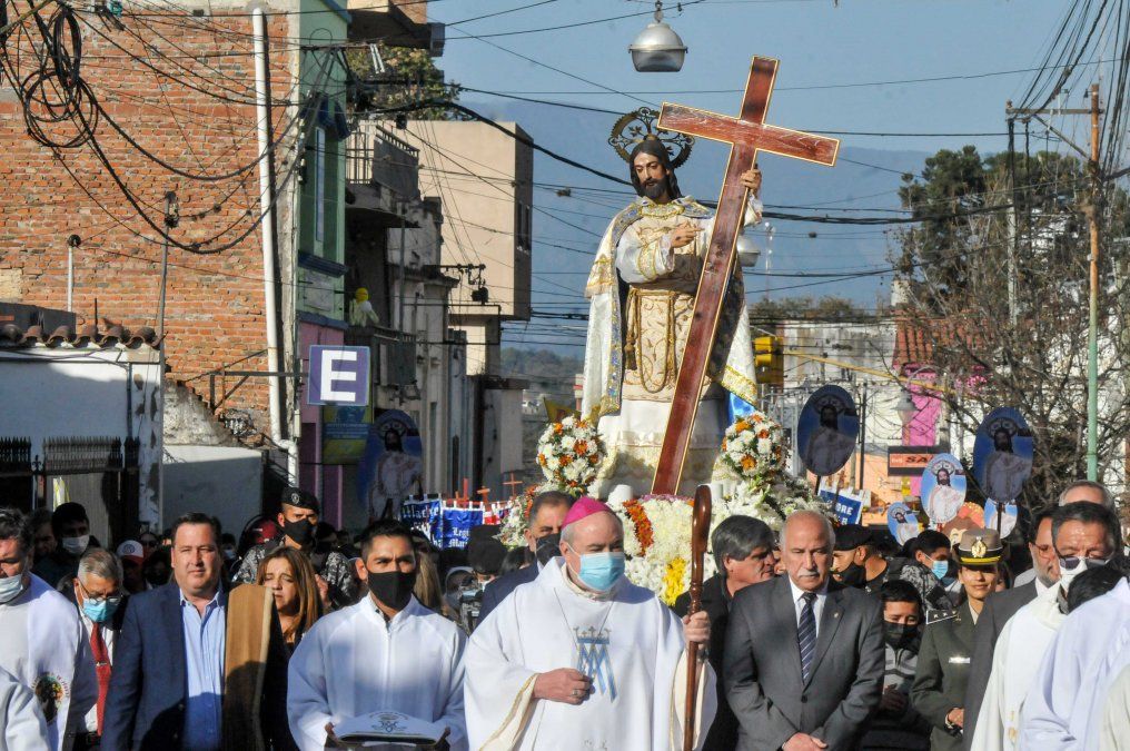 Multitudinaria presencia de feligreses en la fiesta religiosa del Santísimo Salvador