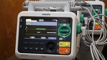 salud entrego tres cardiodesfibriladores al same 107