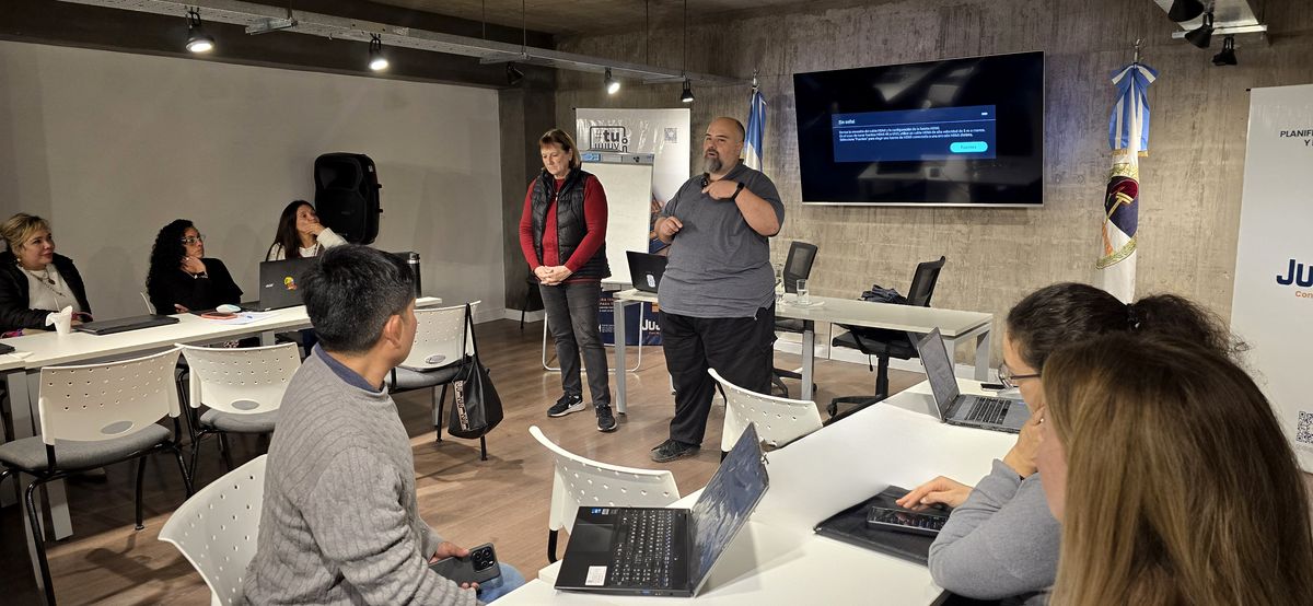 Concluyó con éxito el curso de Inteligencia Artificial e Innovación Asistida