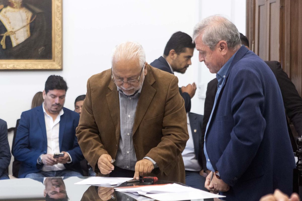 El gobernador Sadir impulsa soluciones habitacionales con firma de convenios para construcción de viviendas