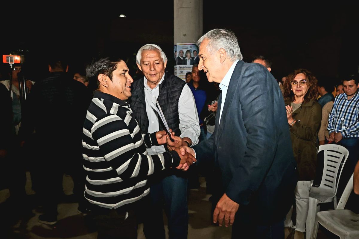 Morales: Estos decretos de adjudicación certifican y garantizan la tenencia de sus hogares 