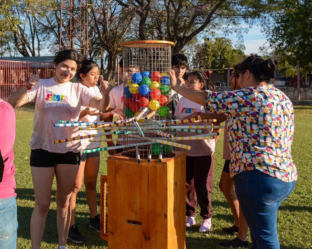 Color y alegría estudiantil en Perico y San Pedro