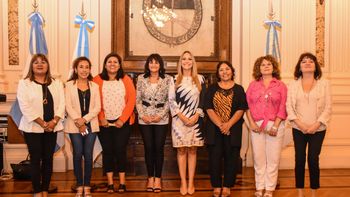 tulia snopek entrego reconocimiento a mujeres solidarias jujenas