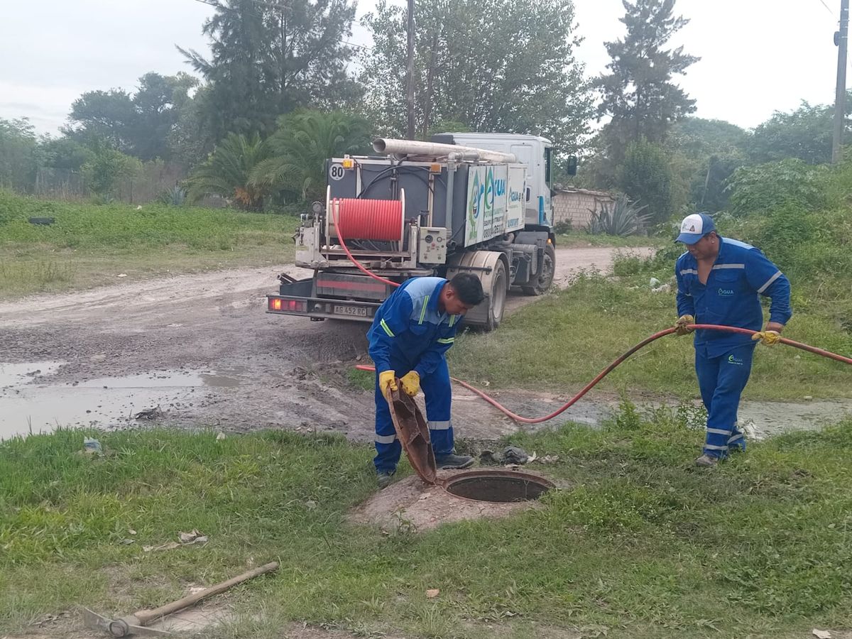 Pésimo uso de redes cloacales ocasionó desborde de efluentes en barrio Martijena