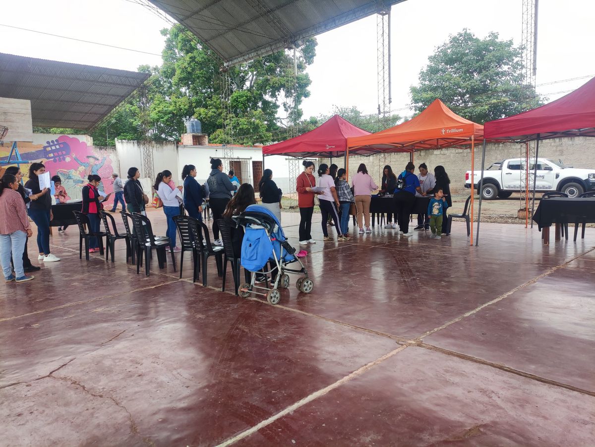 Más de un centenar de personas atendidas en el operativo de autenticación en Palma Sola