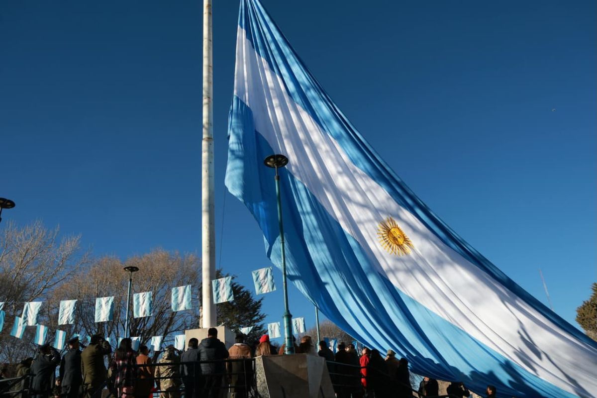 Sadir presidió los actos por el Día de la Bandera y anunció nuevas obras estratégicas para La Quiaca