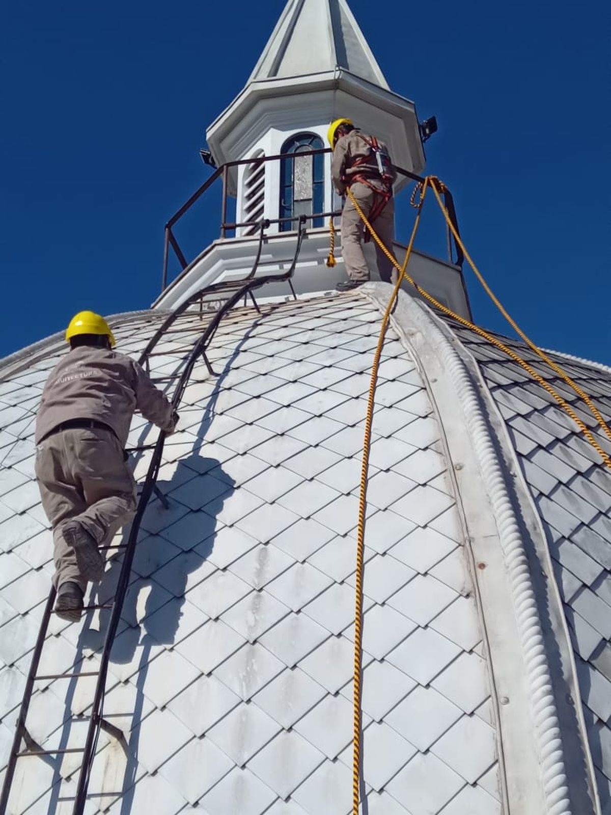 Las obras de reparación de cúpula e iluminación de la iglesia San Francisco se dan mediante compa de materiales por parte de la iglesia y trabajo de equipos de Arquitectura.