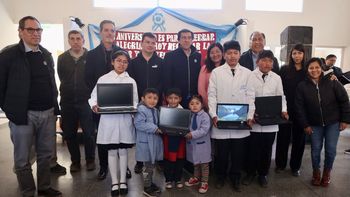 sadir encabezo el acto de entrega de laptops a alumnos de lipan del moreno