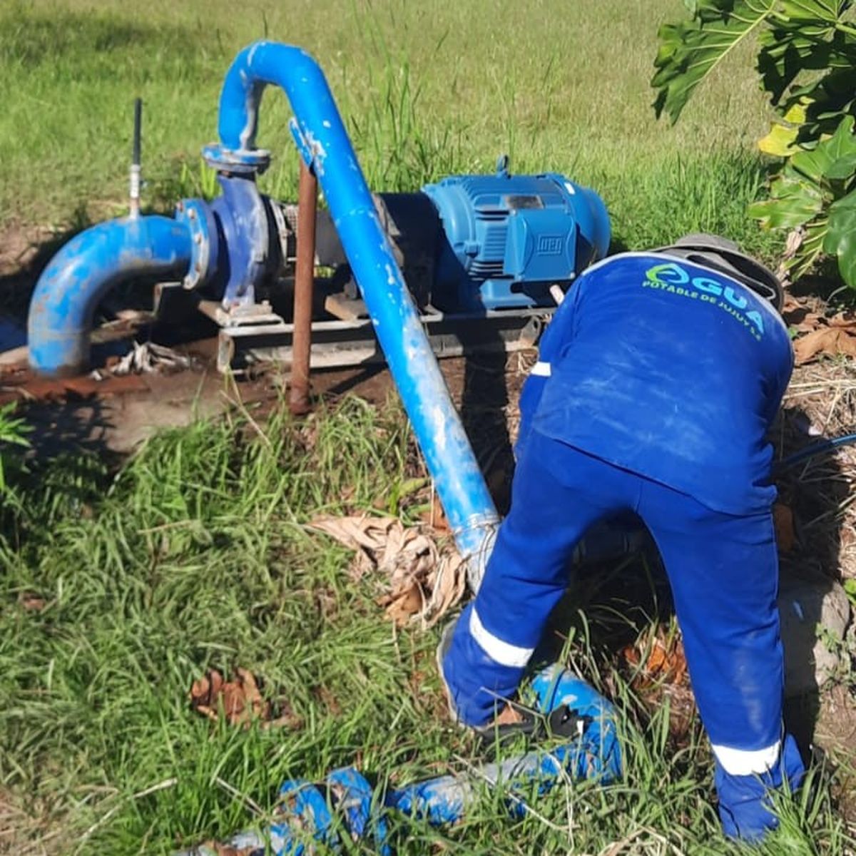 Continúan los trabajos para normalizar el servicio de agua potable en distintos puntos de la provincia