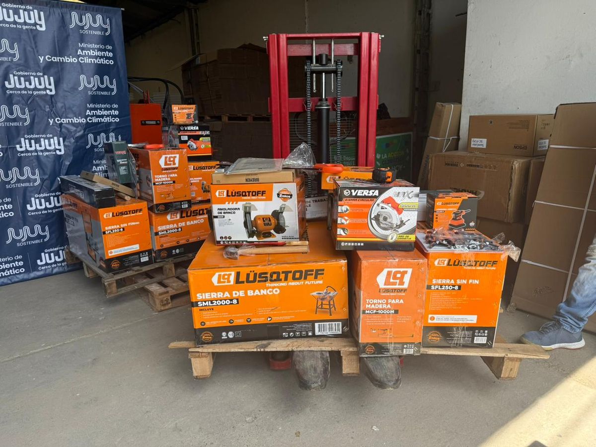 Ex recuperadores y recuperadoras reciben equipamiento para el desarrollo de emprendimientos sostenibles