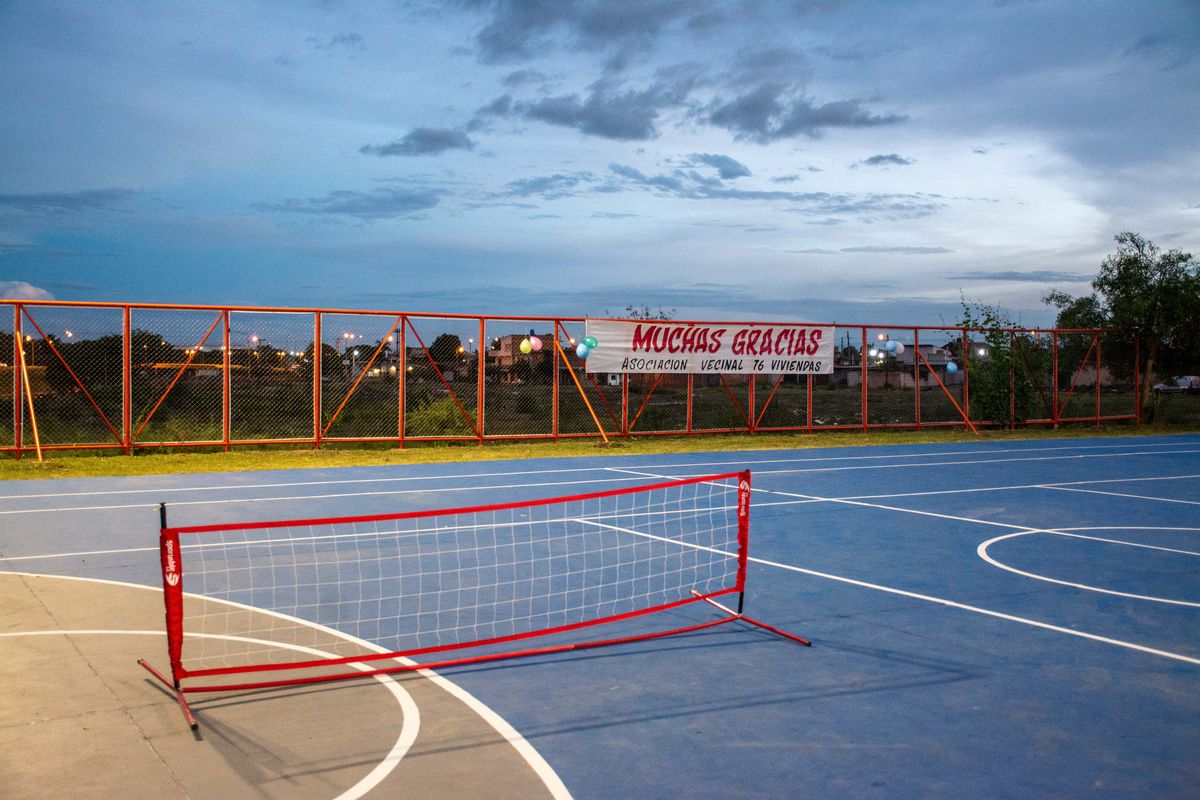 Inauguraron el renovado polideportivo en 76 Viviendas, Alto Comedero