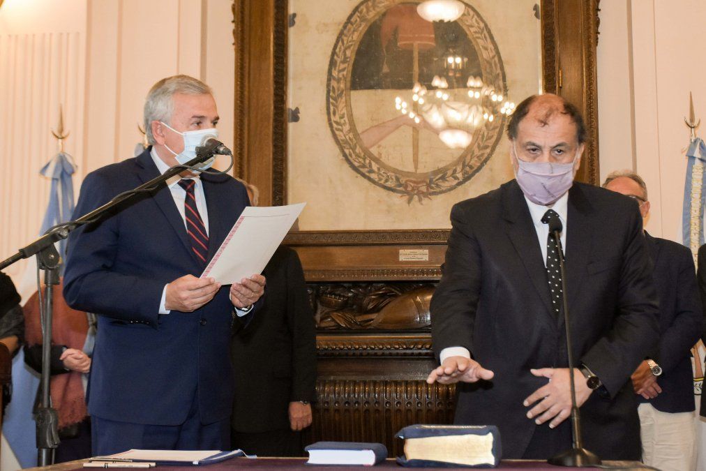 Morales tomó juramento a Álvarez García y Gaspar Santillán Morales tomó juramento a Álvarez García y Gaspar Santillán