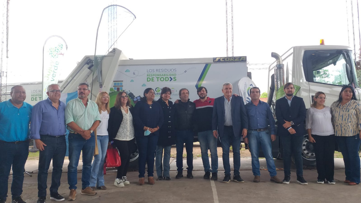 Gestión de residuos: El Piquete recibió un compactador y cerrará su basural a cielo abierto Gestión de residuos: El Piquete recibió un compactador y cerrará su basural a cielo abierto