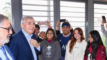 el gobernador entrego subsidio a los estudiantes de la escuela secundaria marina vilte