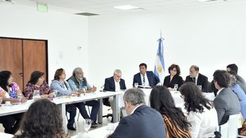el gobierno ofrecio un 30% de aumento al sector docente