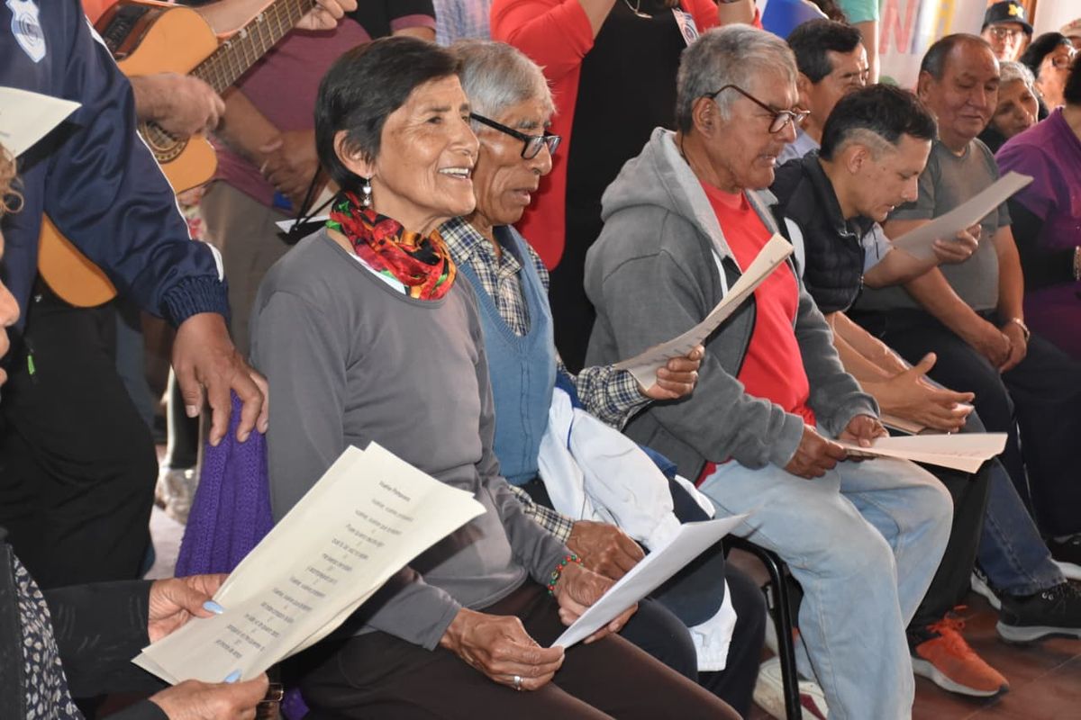 Representantes de Monterrico compartieron con personas mayores