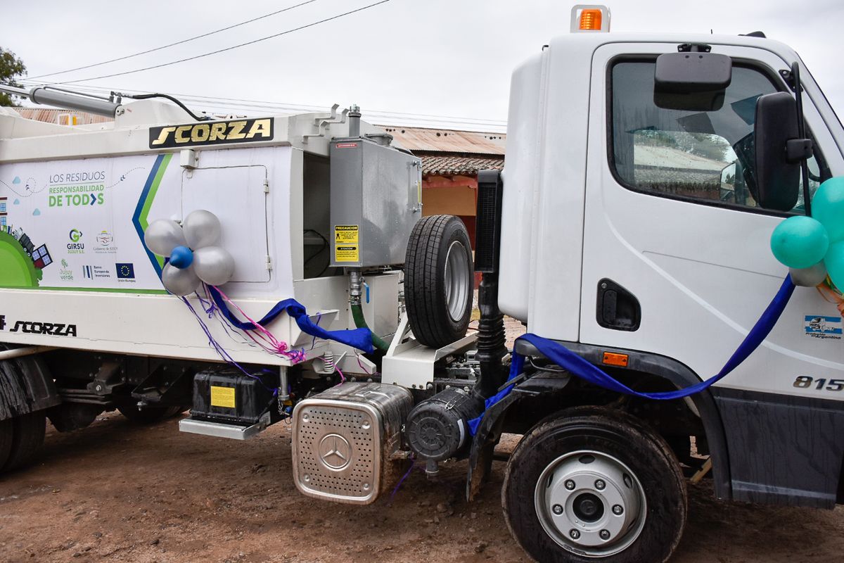 Morales entregó camión recolector en Rosario de Río Grande