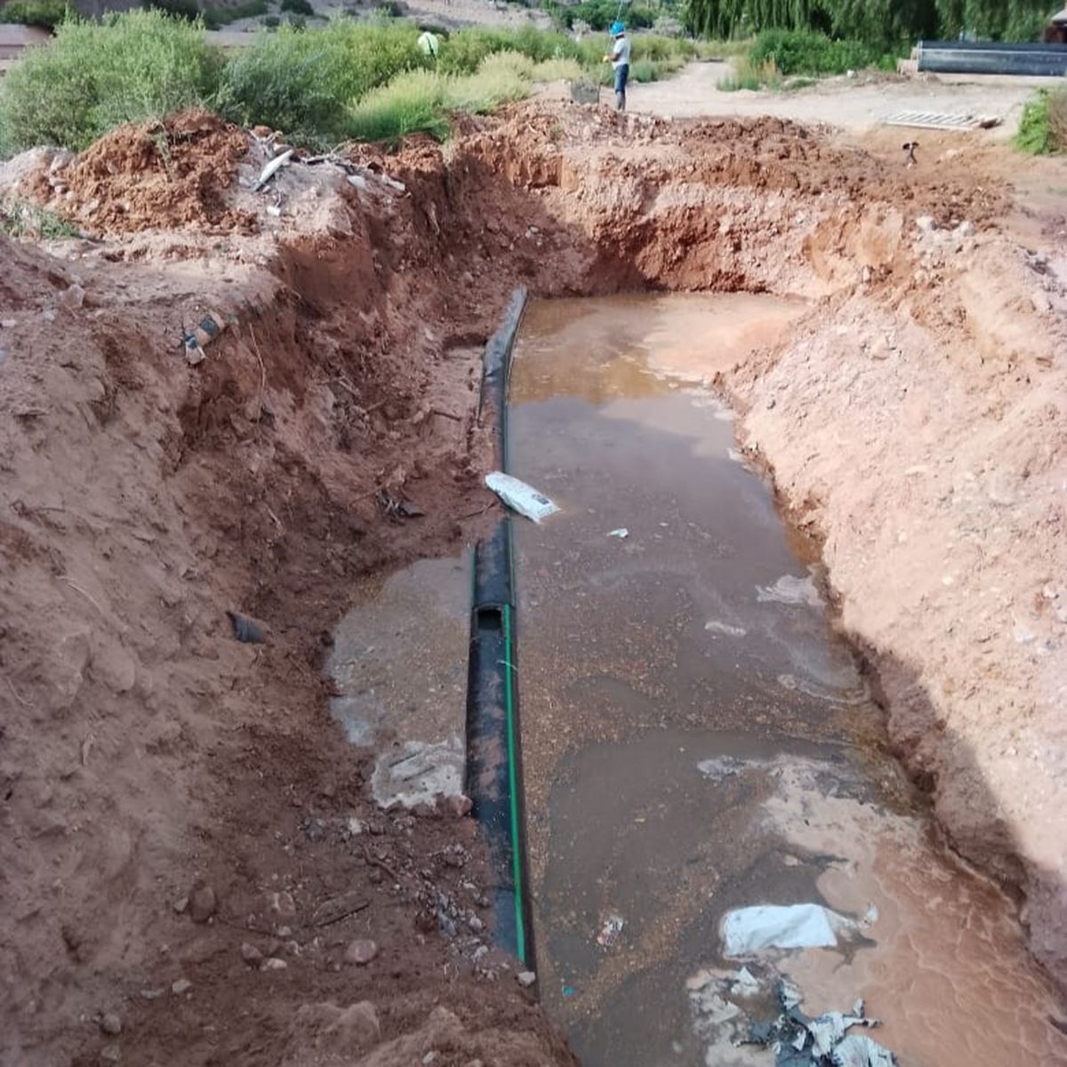 Agua Potable de Jujuy resolvió una compleja obstrucción de cloacas en Tilcara