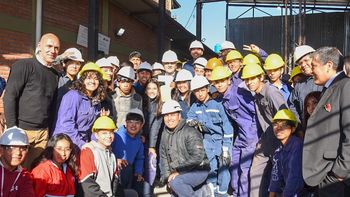 morales entrego un millon de pesos en subsidio a los estudiantes de la escuela tecnica n° 2 profesor raul salazar