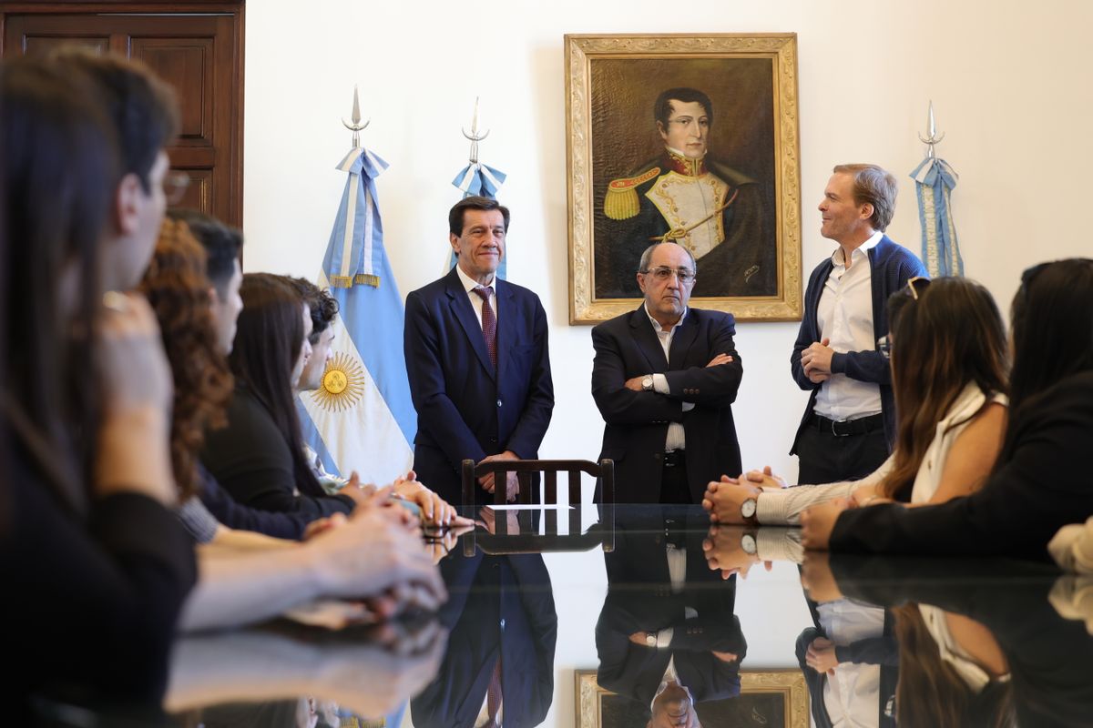 Sadir recibió a jóvenes profesionales de todo el país